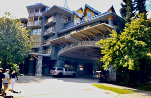 Village North Hotel | Cascade Lodge suite WIFI cable TV 2 hot tubs pool gym sauna bike & ski storage room