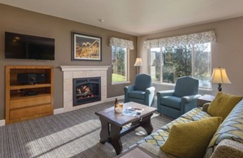 Downtown Leavenworth Resort | Cascade Mountains tapping on your shoulder!