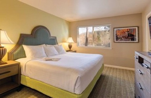 Downtown Leavenworth Resort | Cascade Mountains tapping on your shoulder!
