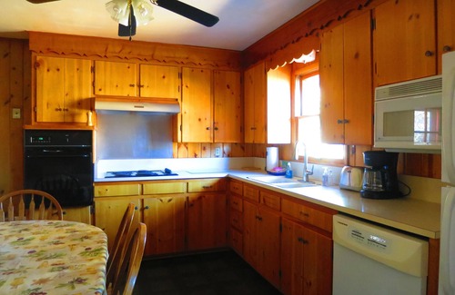 Manitou Springs House | CASCADE RETREAT IN MOUNTAIN SETTING, NEAR PIKES PEAK, MINUTES TO MANITOU SPRINGS