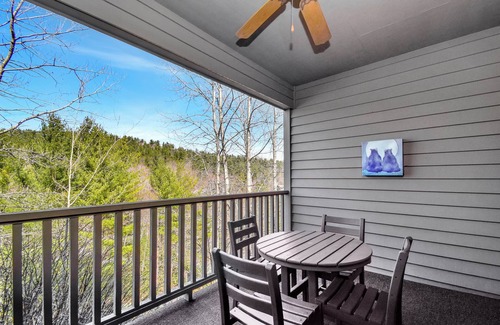 Blowing Rock Condo | Cascades 2 | Fireplace, Restaurant, Pool, Spa