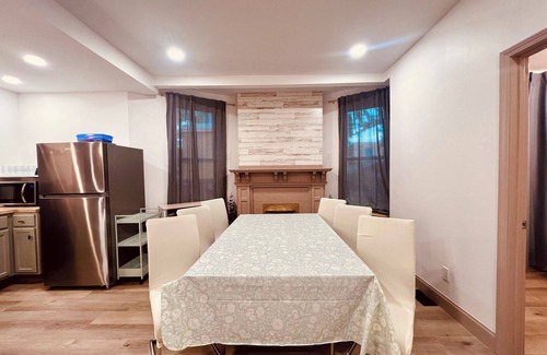 Downtown Niagara Falls Apartment | Casino Close Comfort walk to the falls 6-bedroom sleeps 12 with AC and WiFi USA