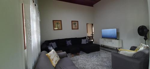 Horto House | Caso em condomínio com lago, serra, campo e mar