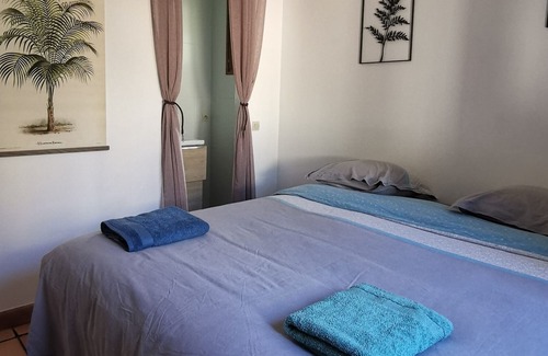 Cassis Villa | Cassis -Bas of new villa. 80m2 - Swimming pool and garden. Cap Canaille view. Car park