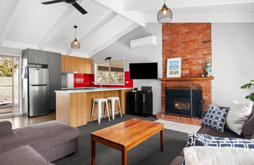 Anglesea House | Castaway Place