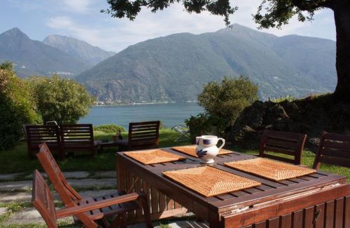 Santa Maria - Rezzonico House | Castel Cottage - Rezzonico, San Siro by LoveComo