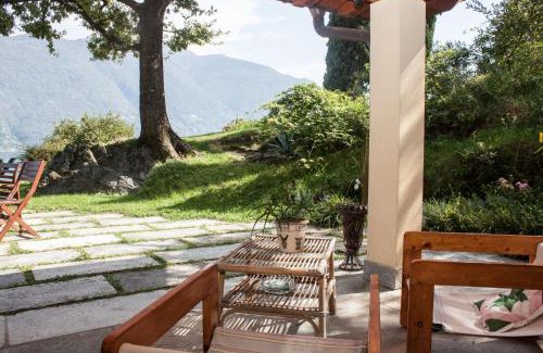 Santa Maria - Rezzonico House | Castel Cottage - Rezzonico, San Siro by LoveComo