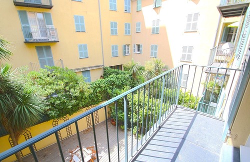 Old Town House | Castel hill of Nice and very quite AND A MODERN BULDING