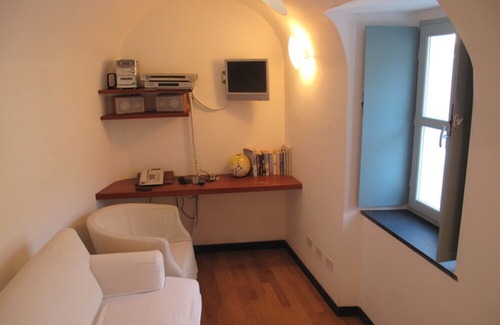 Colletta Apartment | Castelletto With Mountain View