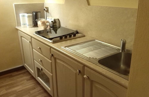 Izzalini Apartment | Castello Izzalini Todi Resort "Apt 9" RENT FOR SHORT AND LONG PERIODS