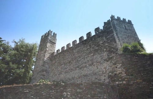 Santa Maria - Rezzonico Cottage | Castle Cottage located on a true Castle grounds. Fabulous garden, the perfect setting