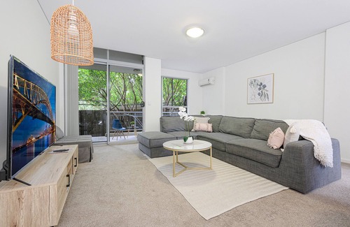 Castle Hill Apartment | Castle HIll Sweet Modern 3BR Apt with 2 Parking