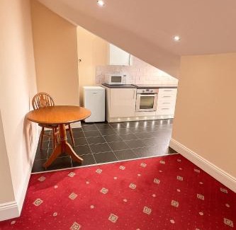 Liverpool House | Castle Lodge Guest House 86-88 Sheil Rd L6 3AF