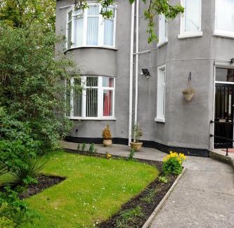 Liverpool House | Castle Lodge Guest House 86-88 Sheil Rd L6 3AF
