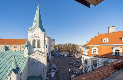 Old Town Apartment | Castle Street Rooftop Retreats by Innorental