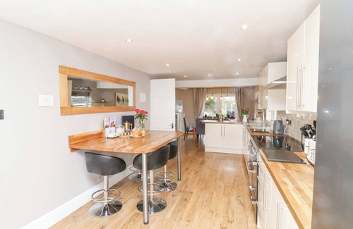 Burniston House | CASTLE VIEW, pet friendly, character holiday cottage in Burniston