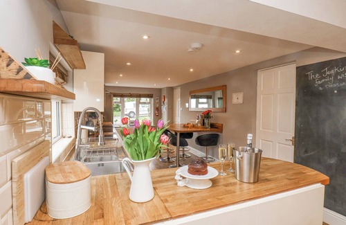 Burniston House | CASTLE VIEW, pet friendly, character holiday cottage in Burniston