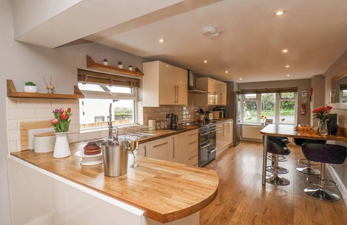 Burniston House | CASTLE VIEW, pet friendly, character holiday cottage in Burniston