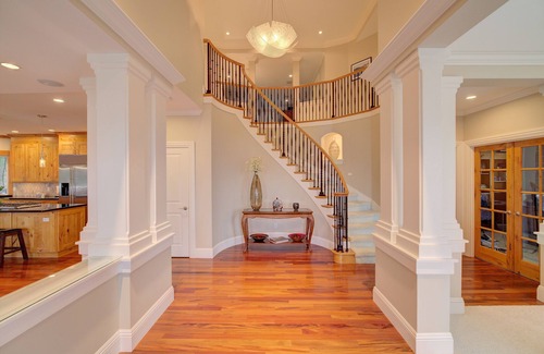 Inglewood House | Castle with the Lake Sammamish View