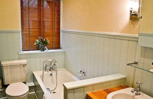 Sedlescombe House | Castlemans Stables West