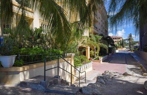 St. Lawrence Gap Apartment | Casual St. Lawrence Gap apt near beach - Terraces 104