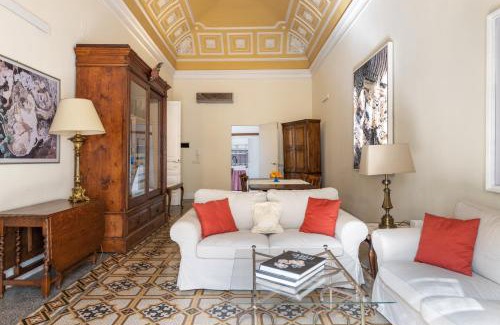 Borgo-Sanzio Apartment | Catania City Center Historical Building Home