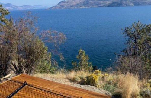 Central Okanagan House | Catbird House, Waterfront Okanagan Lake