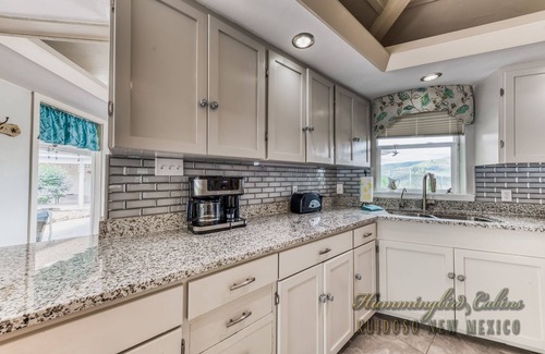 Ruidoso Downs House | Catch a "Tiger by the Tail"! Pet Friendly with pool table.