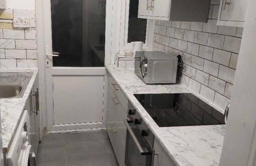 Whitefoot House | Catford Homely home is centrally located within easy reach of 3 train stations