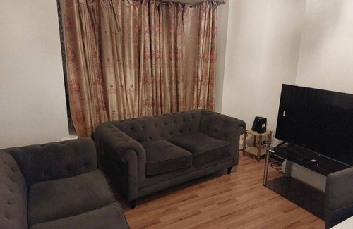 Whitefoot House | Catford Homely home is centrally located within easy reach of 3 train stations