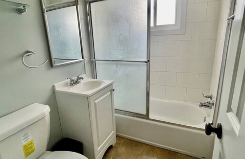 Joslyn Castle Apartment | Cathedral 3-Charming Apartment walk to UNMC!
