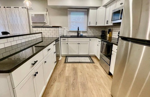 Midtown Apartment | Cathedral 5-Walking Distance to UNMC