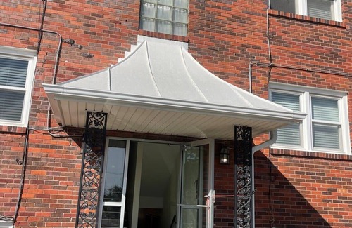Midtown Apartment | Cathedral 5-Walking Distance to UNMC