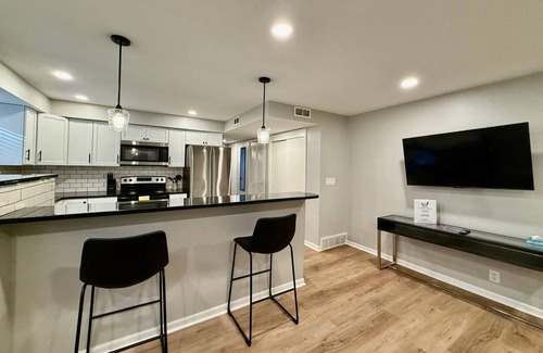 Joslyn Castle Apartment | Cathedral 9-Modern 1 King Bedroom