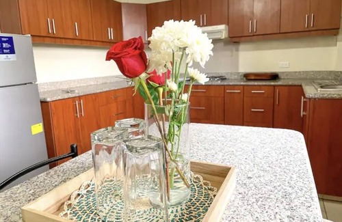 Cuenca Apartment | [Cathedral View] 150m2 3br 2ba + Netflix + Parking