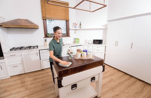 Bendigo House | Cathedral View - Sleeps 16 -Bendigo Signature Accommodation