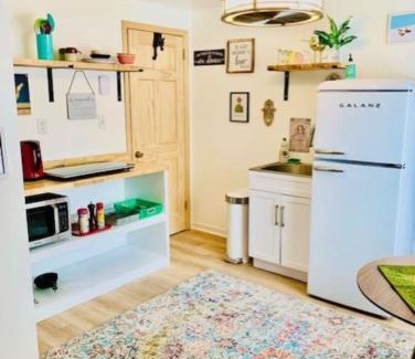 Highmount Apartment | Catskill Cabin Bird of Paradise 7