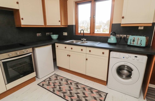 Berwick-upon-Tweed House | CAUSEWAY COTTAGE, pet friendly, with a garden in Holy Island