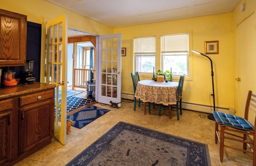 Shelburne Falls Cottage | Cavalier Cottage B&B