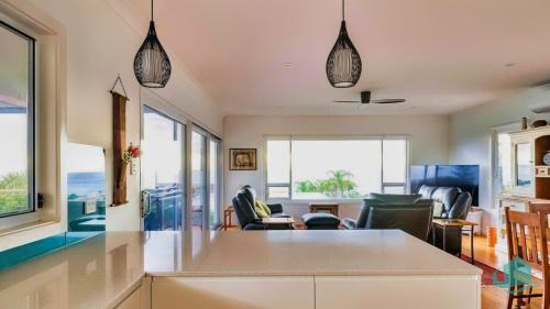 Caves Beach House | Caves Cottage - gorgeous 180 degree ocean views