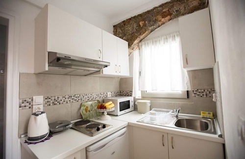 Kamari House | Cavesand - Private House with Private Pool