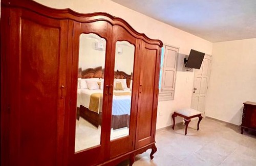 Zona Paseo Montejo Bed & Breakfast | Cayetana Jaüs Merida Carlota’s Room Paseo Montejo