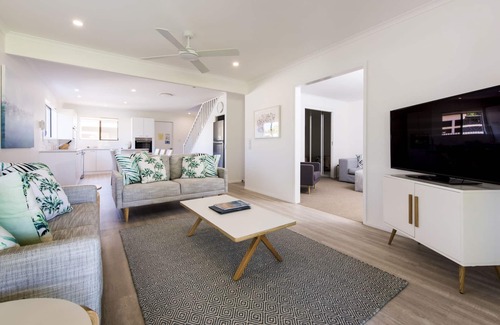 Noosaville Apartment | Cayman Quays