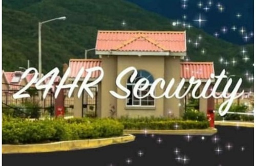 Kingston Apartment | Caymanas estate 24/7 security
