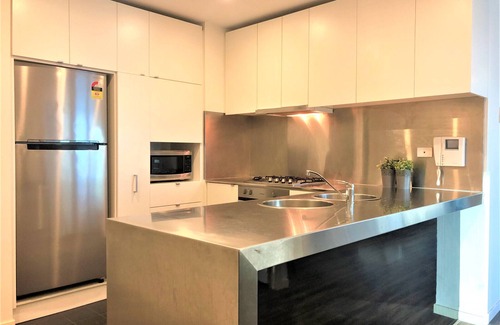 Docklands Apartment | CBD apartment at Liberty at the West End!