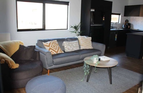 Launceston CBD House | CBD Elizabeth St Modern Townhouse - Secure Parking