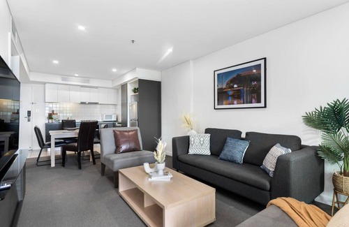 Adelaide Central Business District Apartment | CBD Modern 2BR/Free Parking