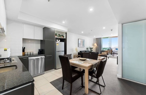 Adelaide Central Business District Apartment | CBD Modern 2BR/Free Parking