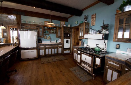 Spanish Valley Cabin | Cedar Bend Lodge Cabin @ Whispering Oaks, 20 miles from Moab!