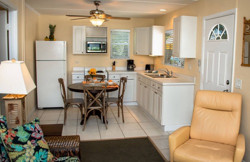 Holmes Beach Resort | Cedar Cove Resort and Cottages